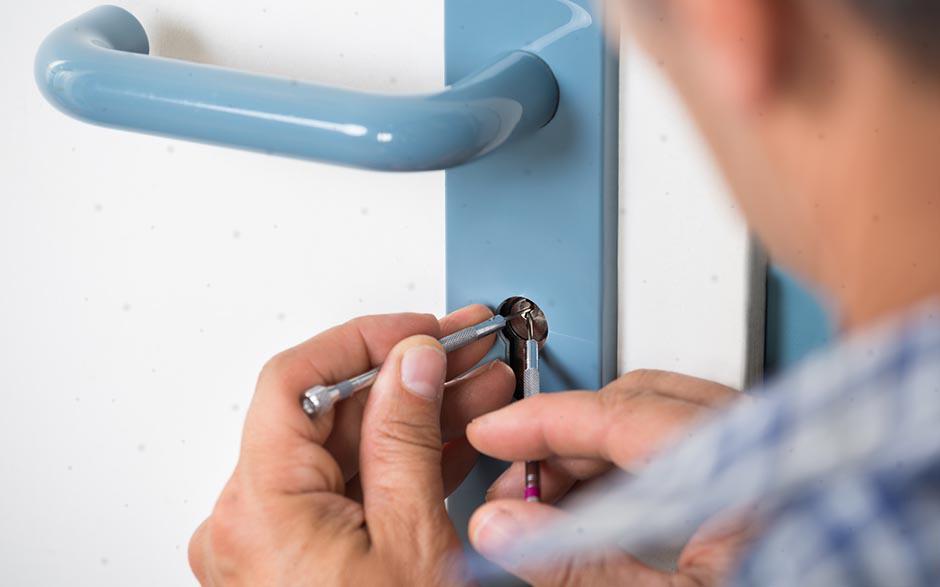 changer barillet serrure sans clé Les Essarts-le-Roi