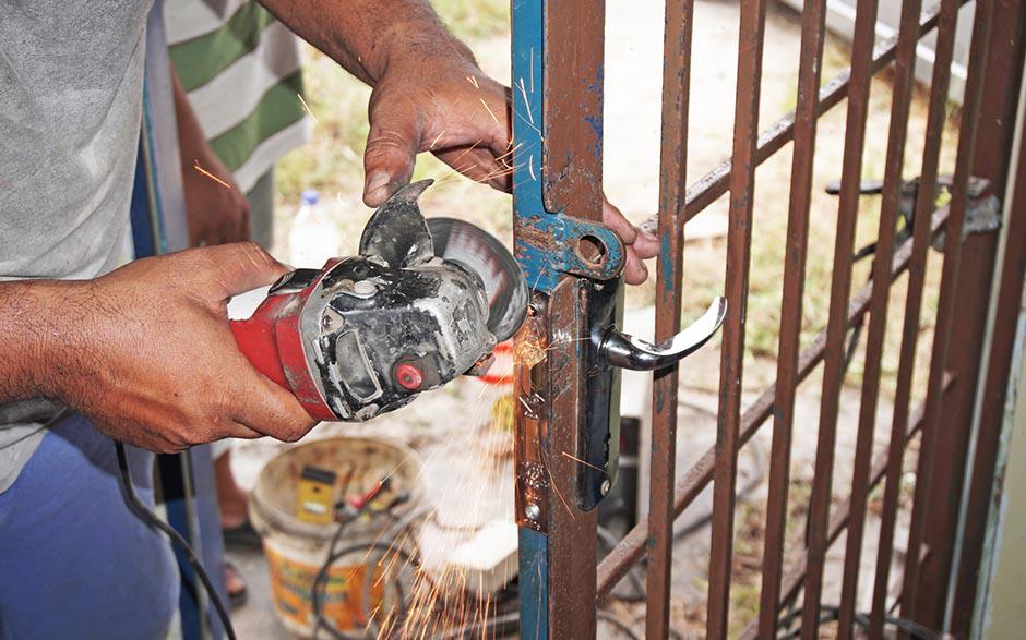 changer barillet serrure sans clé Les Essarts-le-Roi